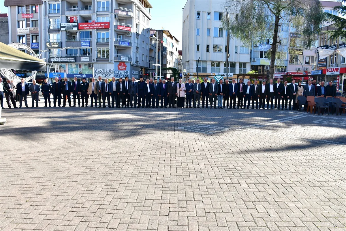 Terme Muhtarlar Derneği, Muhtarlar Günü'nde Atatürk Anıtı'na çelenk sundu
