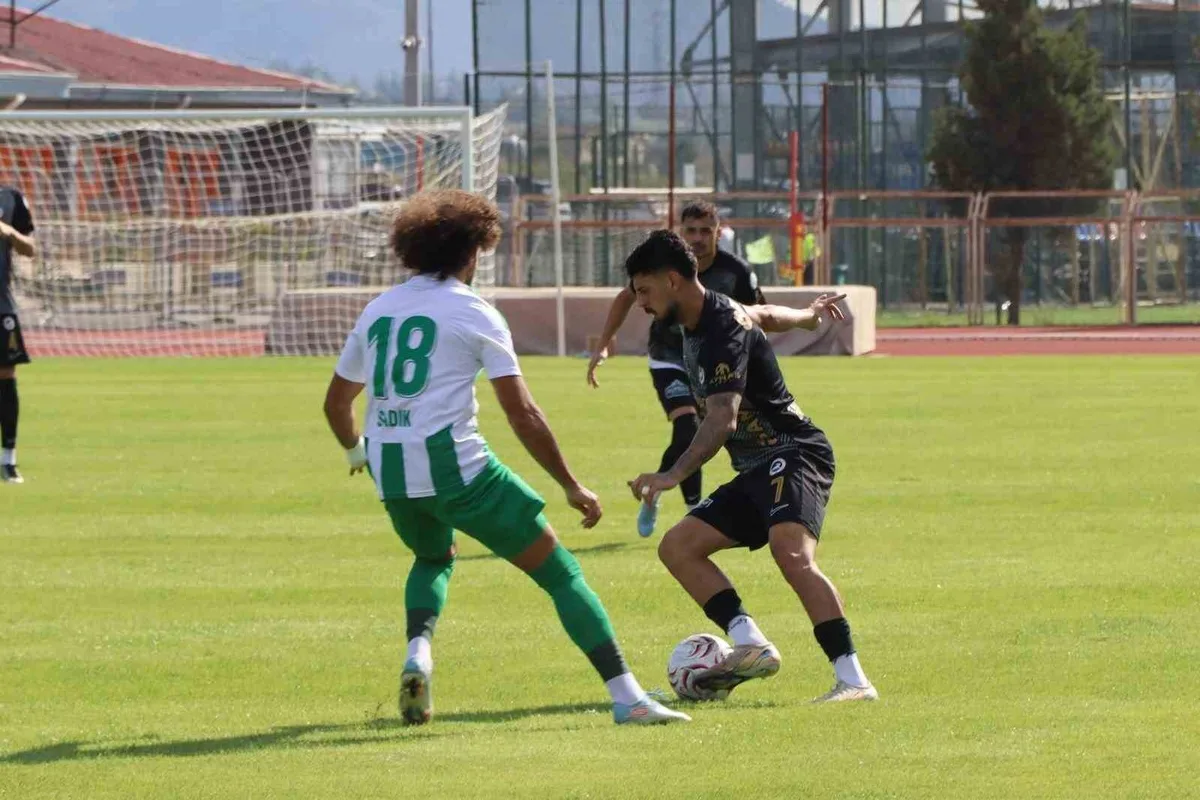 Kahramanmaraş İstiklalspor, TFF 2. Lig Kırmızı Grup'ta Serikspor'u 4-1 mağlup etti