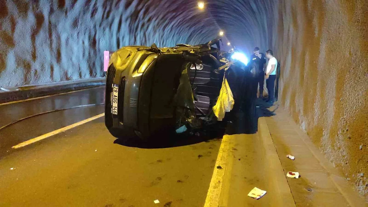 Giresun Eynesil'deki tünelde ticari araç kamyonla çarpıştı, 3 kişi yaralandı