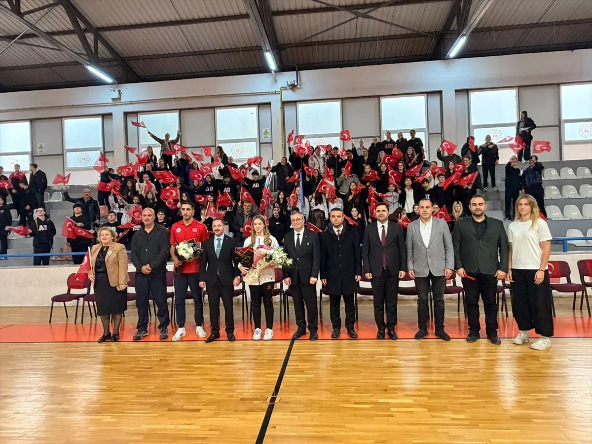 Biga'da Avrupa şampiyonu boksör Fatma Belinay Ergin için karşılama töreni düzenlendi