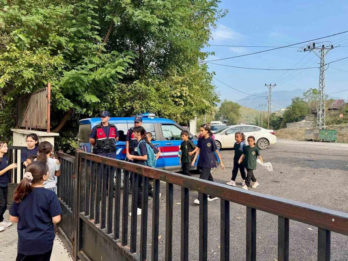 Kahramanmaraş İl Jandarma Komutanlığı okul çevrelerinde güvenlik denetimi yaptı