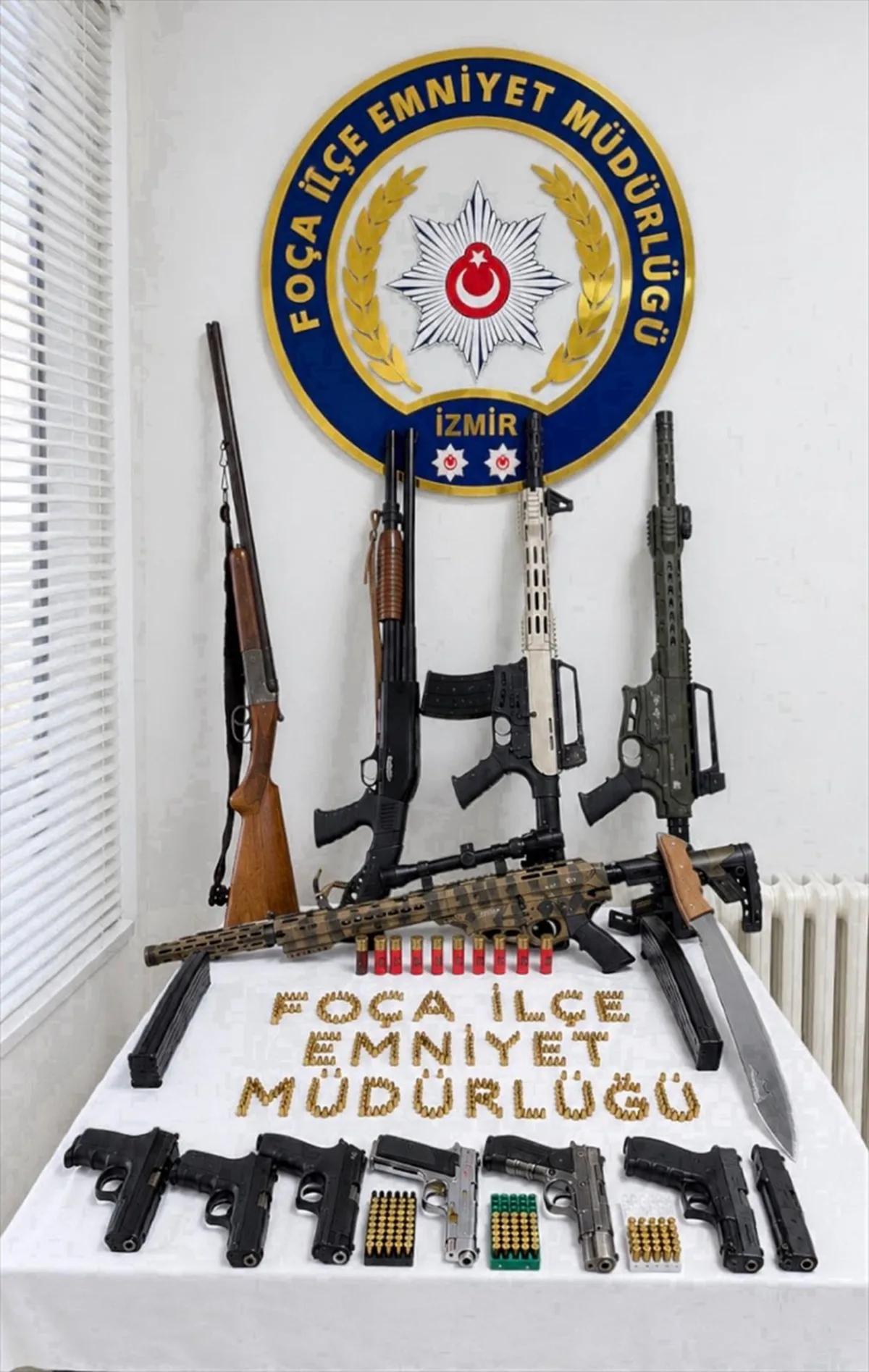 Foça'da düğünde havaya ateş açtığı iddia edilen 14 şüpheli gözaltına alındı