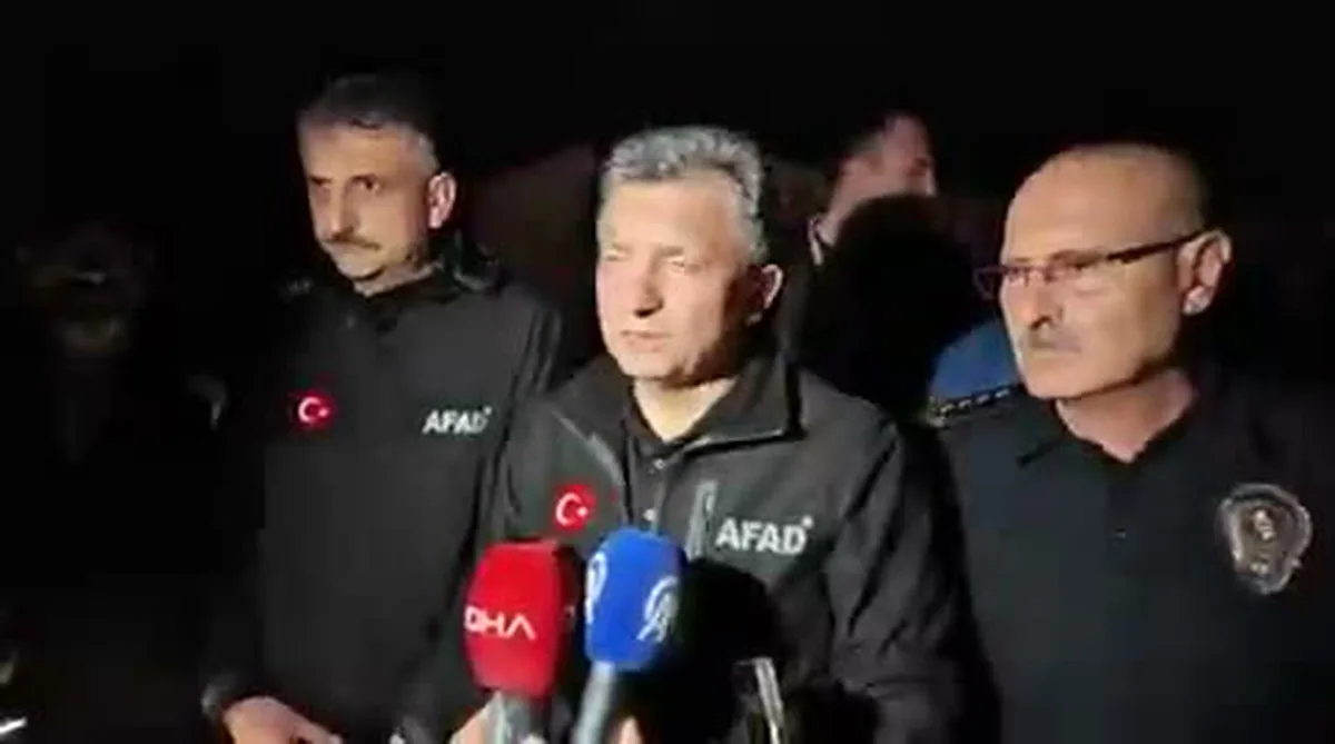 Antalya Kepez'de hortum site inşaatındaki iki konteyneri parçaladı, 4 işçi öldü