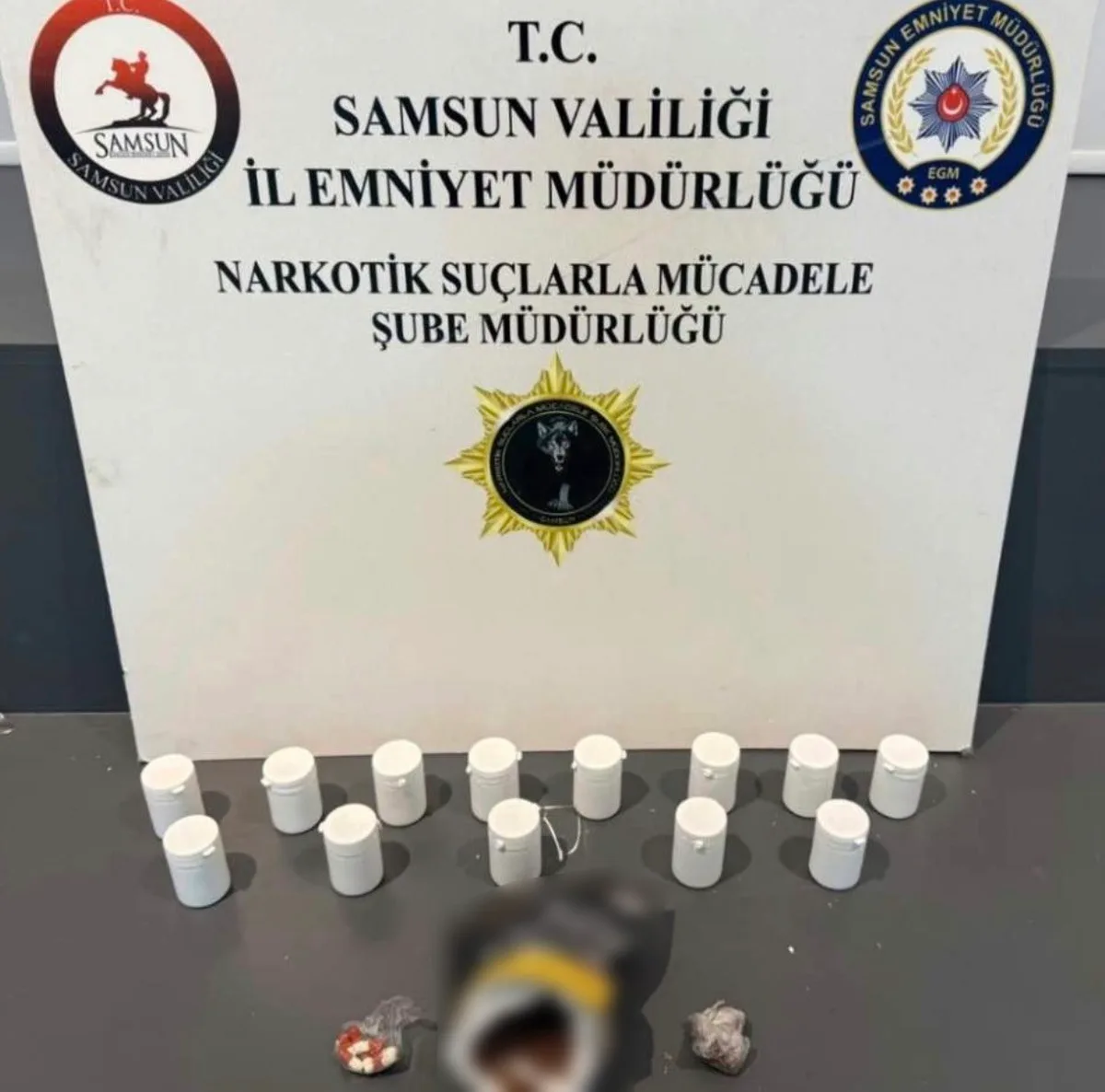Samsun İlkadım'da 3 aranan şahıs yakalandı, 5 bin 630 uyuşturucu hap ele geçirildi