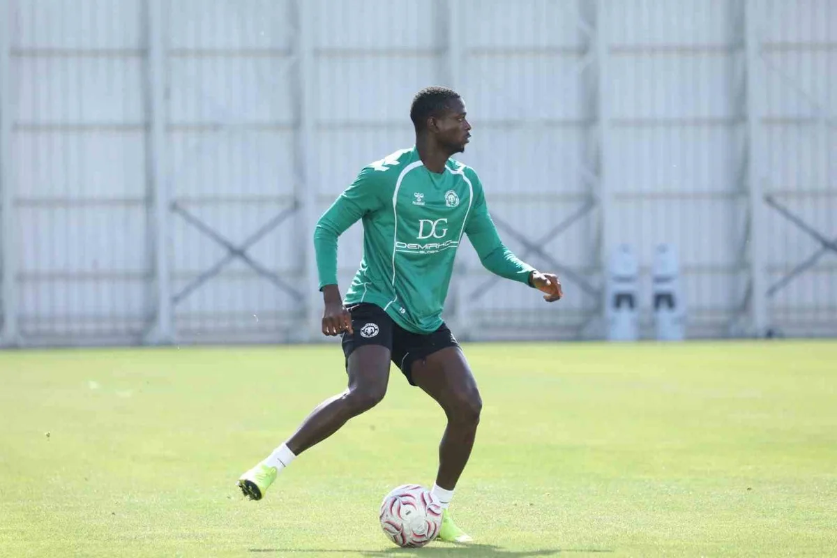 Konyaspor, Gençlerbirliği maçı hazırlıklarını Murat Kurum Tesisleri'nde sürdürdü