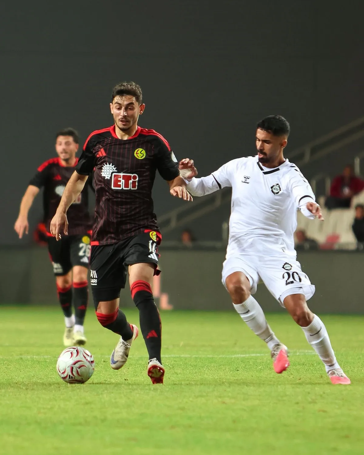 Altay, Eskişehirspor'a 4-1 yenilerek 3 maçlık yenilmezlik serisini bitirdi