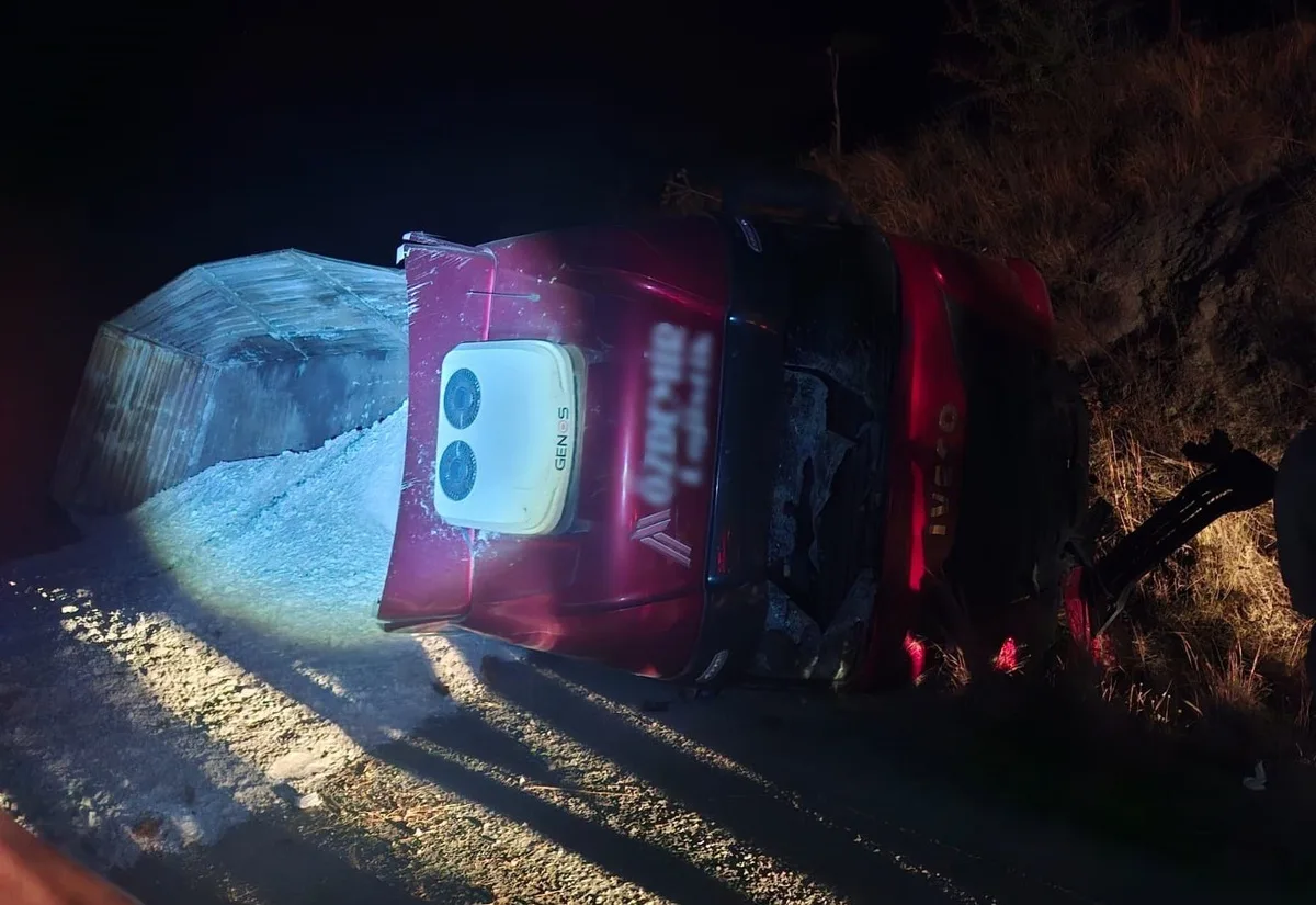 Aydın'da kum yüklü tır devrildi, 1 kişi yaralandı, yol trafiğe kapandı