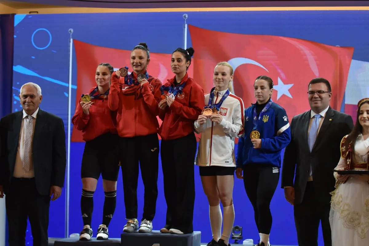 Milli halterci Gamze Altun, U23 Avrupa Şampiyonası'nda iki rekorla şampiyon oldu