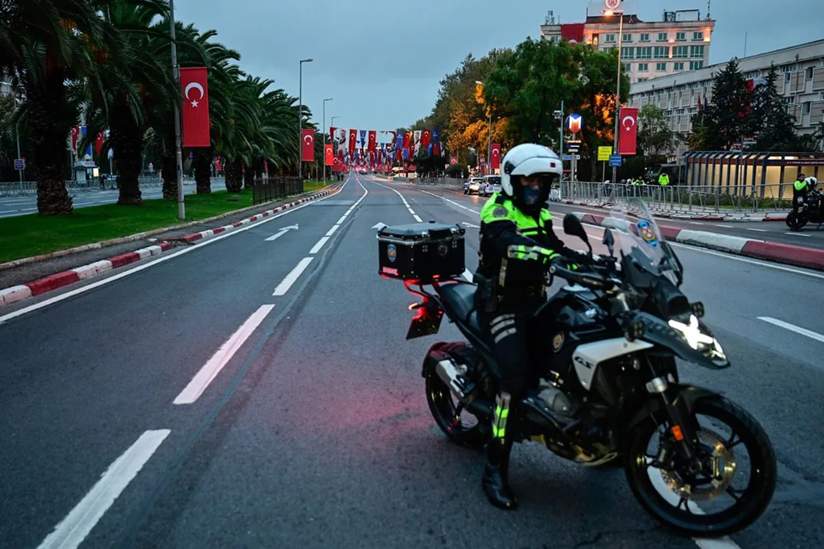 İstanbul'da bugün bu yollara dikkat! Birçok cadde trafiğe kapatıldı