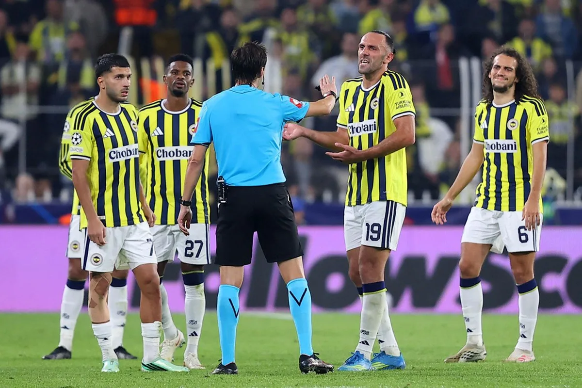 Fenerbahçe taraftarı delirdi: O olmasaydı rahat kazanırdık, artık bu takımdan gitsin