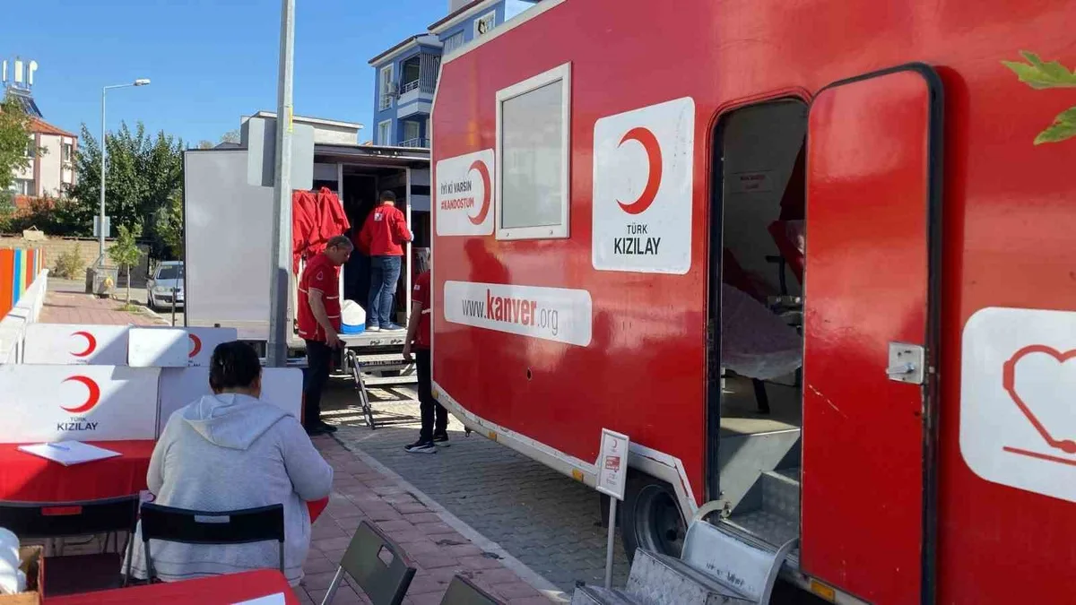 Manisa Sarıgöl'de öğrencilerin ikna ettiği velilerden 26 ünite kan toplandı