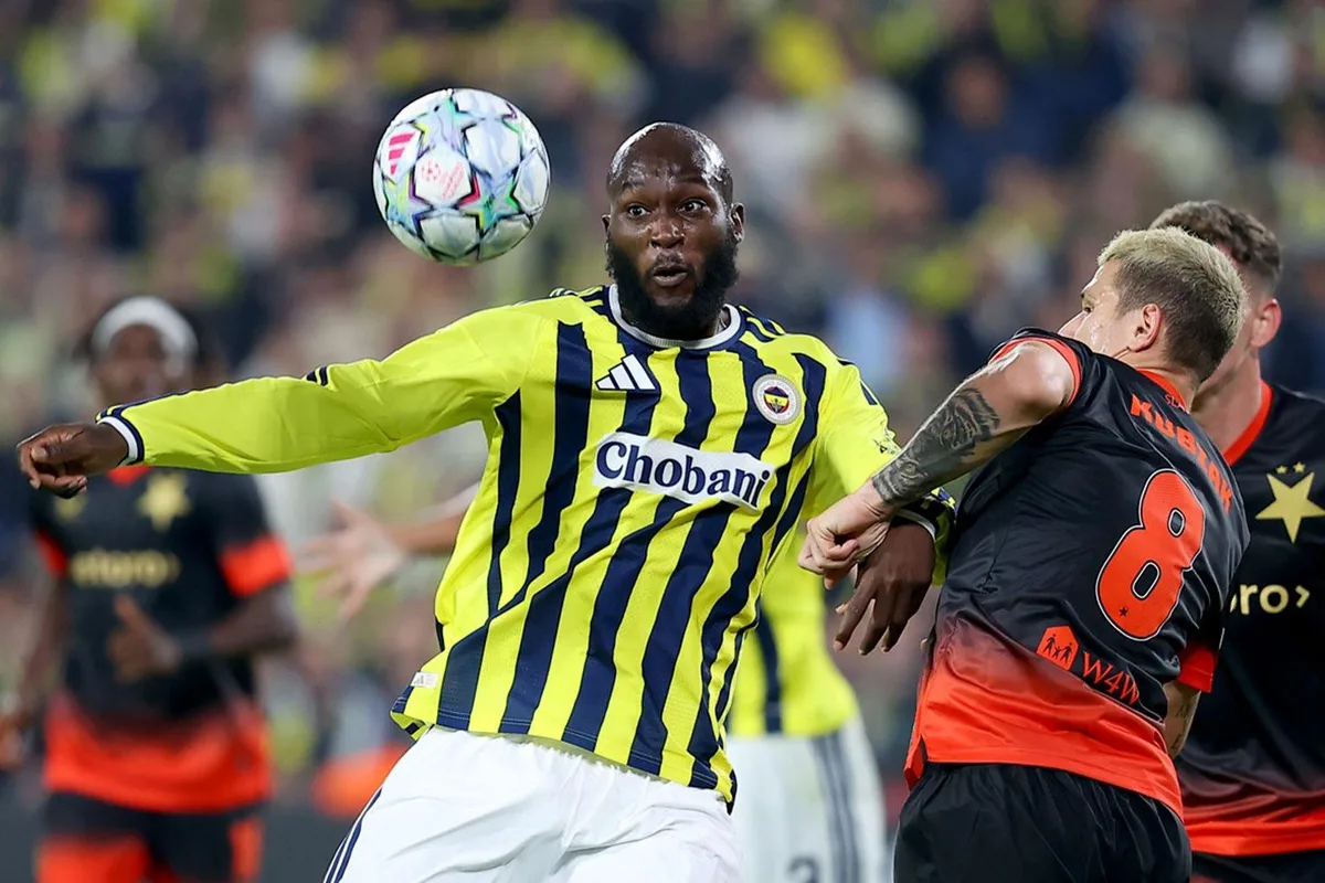 Fenerbahçe 2 farklı öne geçtiği maçta 90. dakikada yıkıldı