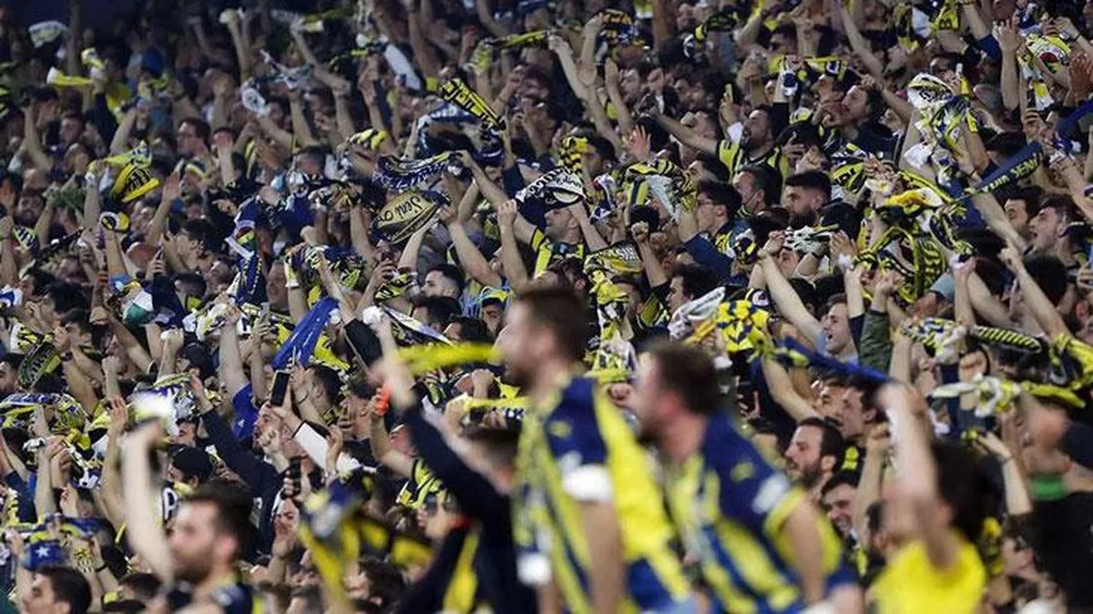 Fenerbahçe taraftarından yönetime çağrı! Dünyaca ünlü hocayı istiyorlar