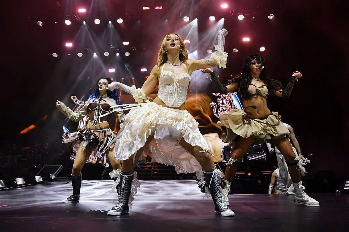 Manifest, Wembley Arena'daki ilk İngiltere konserinde Türkçe şarkılar söyledi