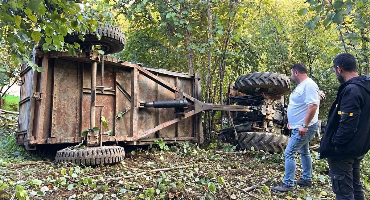 Sakarya Karasu'da devrilen traktörde 1 kişi hayatını kaybetti, 2 kişi yaralandı