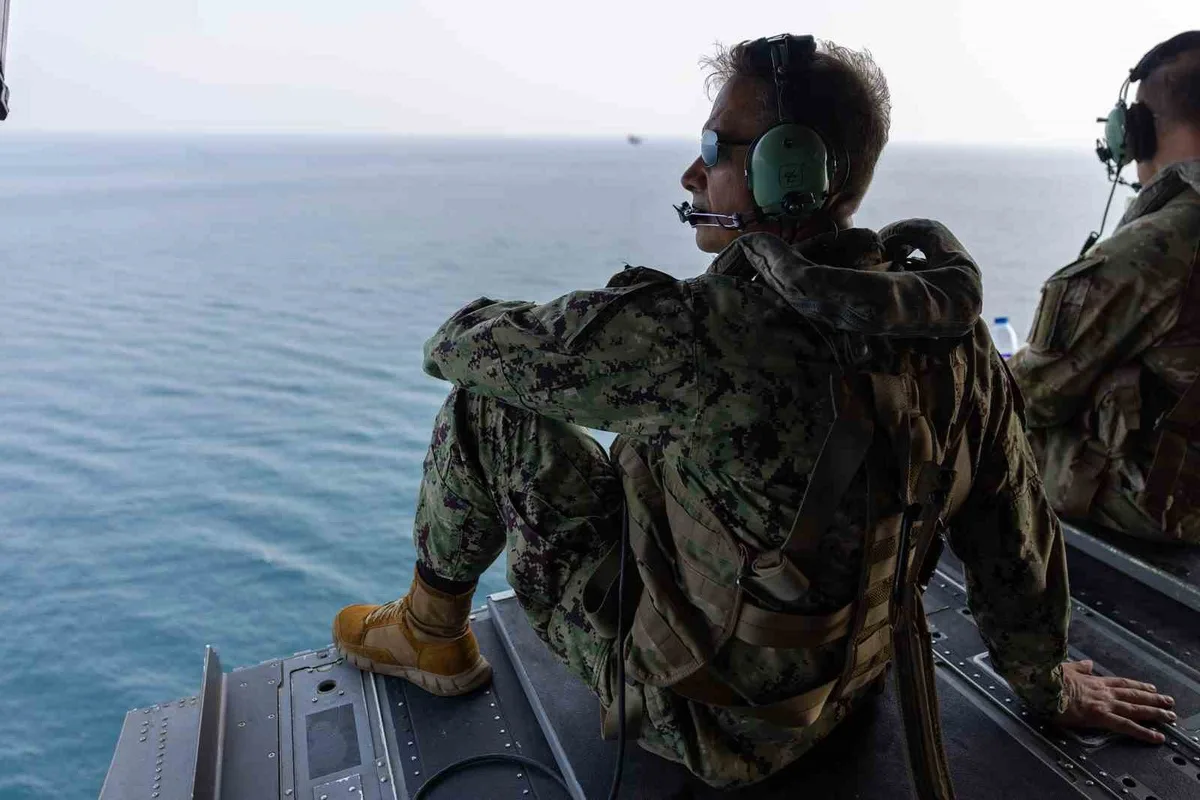 CENTCOM Komutanı, Hürmüz Boğazı'nda son 6 ayda 3 binden fazla gemi geçtiğini açıkladı