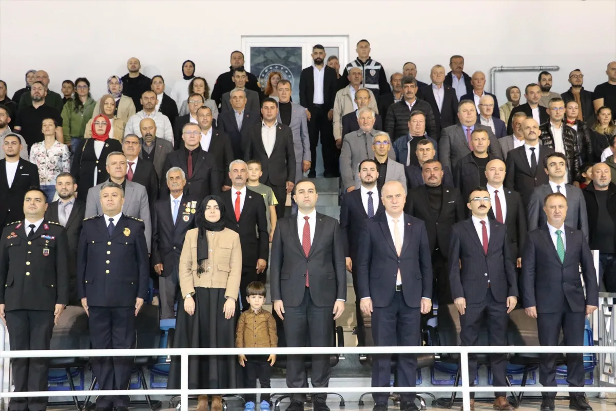 Bilecik Osmaneli Spor Salonu'nda Cumhuriyet'in 103. yıl dönümü kutlandı