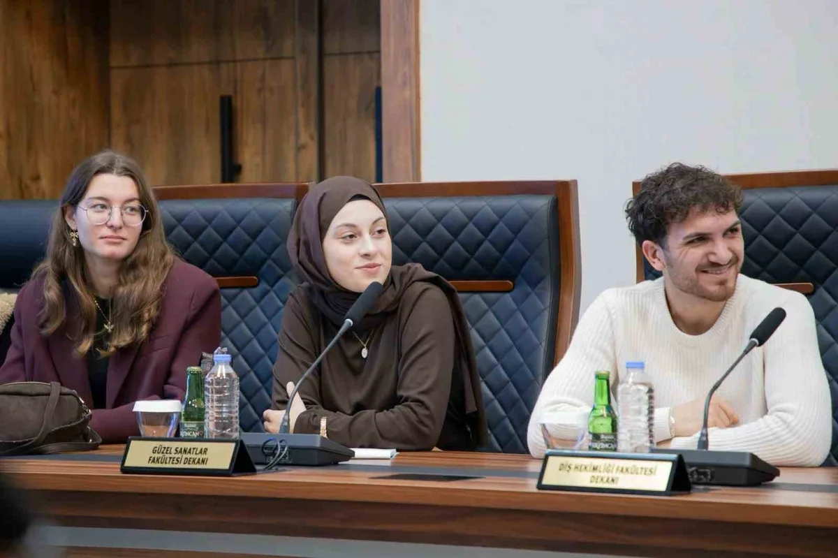 EBYÜ Rektörü Kuyrukluyıldız, Senato Salonu'nda öğrenci temsilcilerini dinledi
