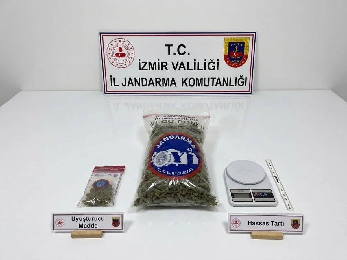 İzmir Torbalı'da fabrika konteynerinde 810 gram kubar esrar ele geçirildi