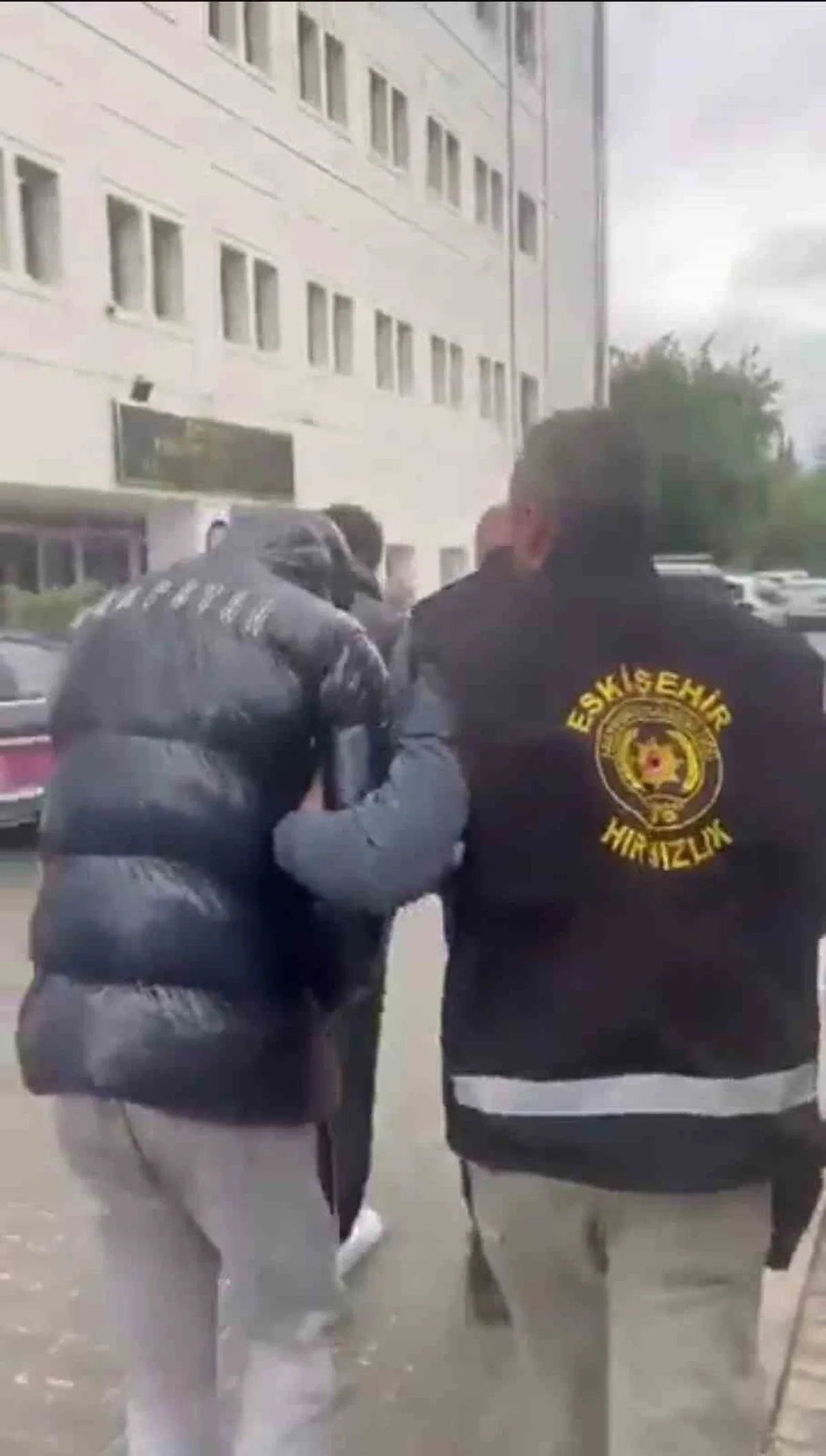 Eskişehir'de işyerlerinden hırsızlık yapan 3 şüpheli polis operasyonuyla yakalandı