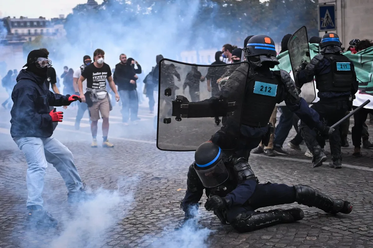 Fransa'da devam eden öğrenci protestolarında 160 binden fazla kişi sokağa indi