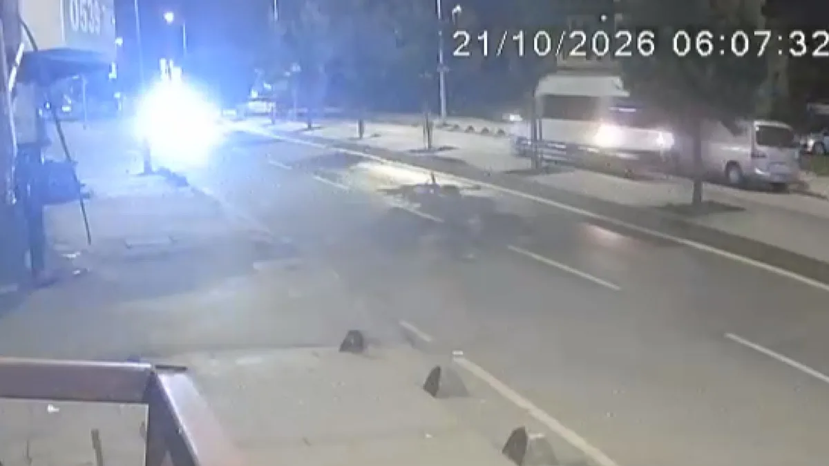 Arnavutköy'de 9 kişinin yaralandığı kazanın kamera görüntüsünde çarpma anı görüldü