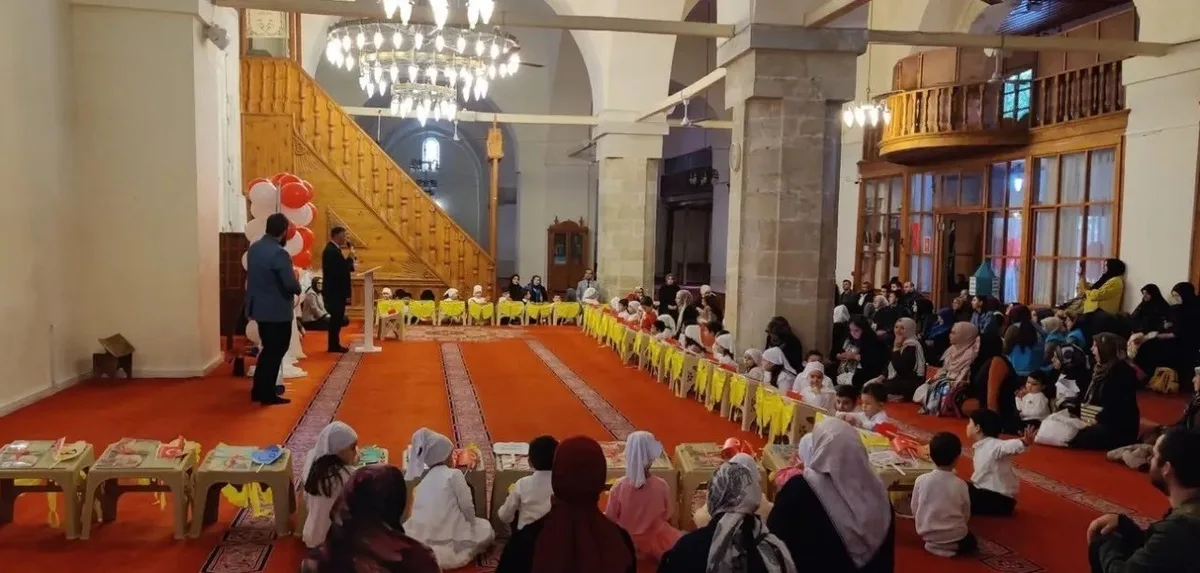 Sinop'ta 4-6 yaş Kur'an kursu öğrencileri Alaaddin Camii'nde programda buluştu