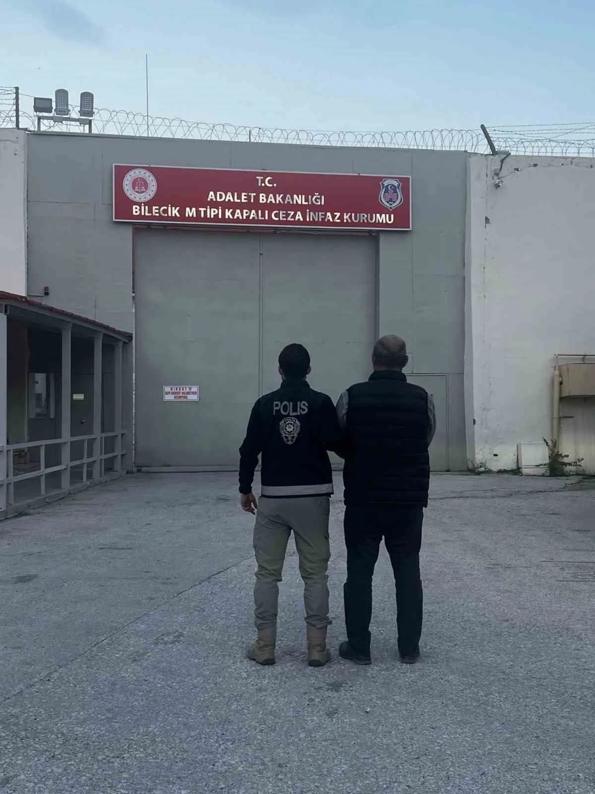 Bilecik'te uyuşturucu suçundan aranan şahıs 8 yıl 4 ay cezayla cezaevine gönderildi
