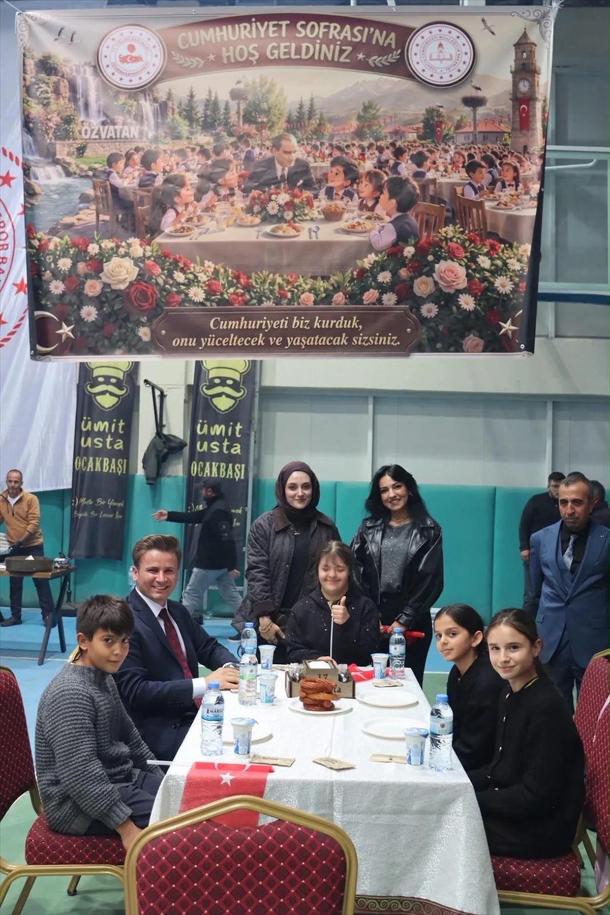 Özvatan'da Cumhuriyet Sofrası'nda öğrencilerle Kaymakam Naifoğlu buluştu