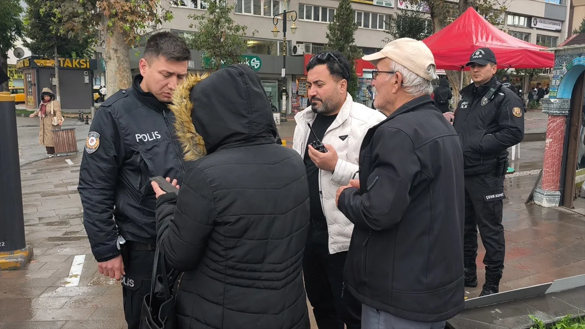 Kütahya'da polis, 67 yaşındaki kişiyi kızının ihbarıyla dolandırıcılıktan kurtardı