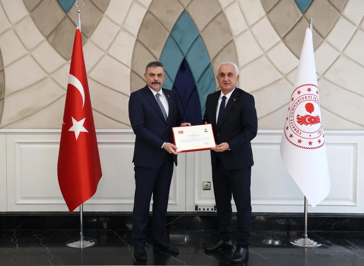 Bakan Çiftçi, SYDV performansında öne çıkan 17 mülki idare amirine belge verdi
