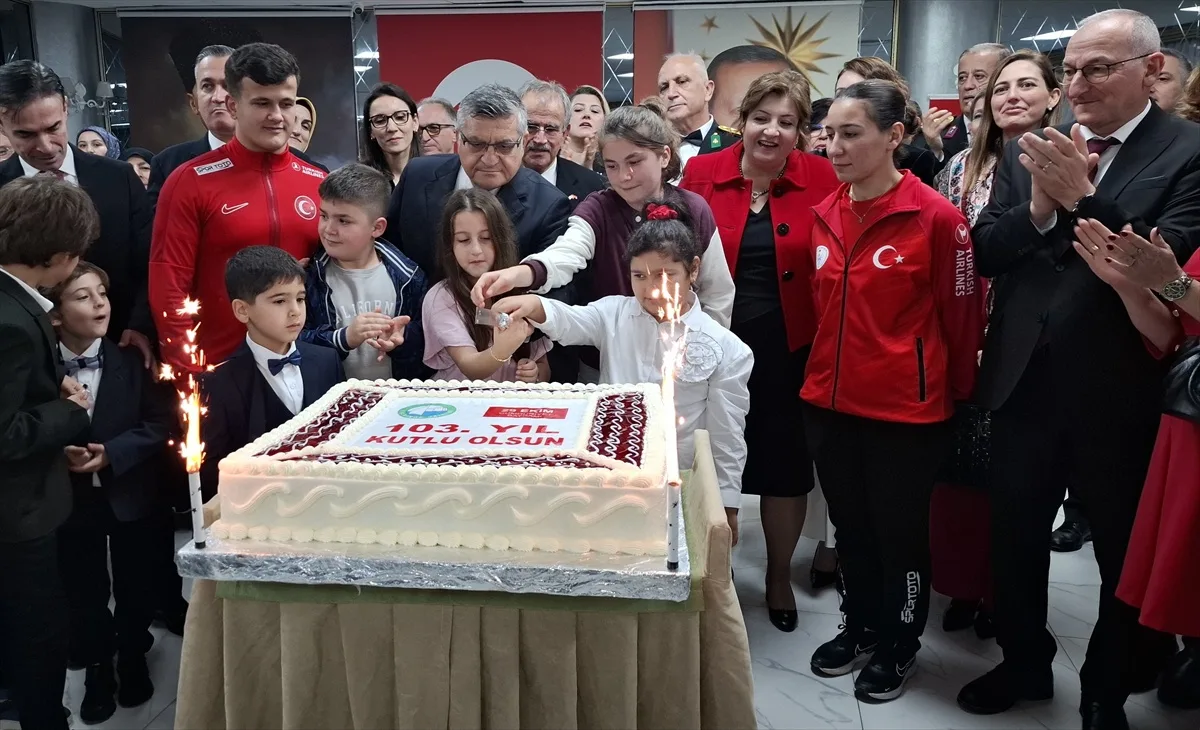 Sinop'ta Cumhuriyet Bayramı resepsiyonunda Vali Özarslan konuştu