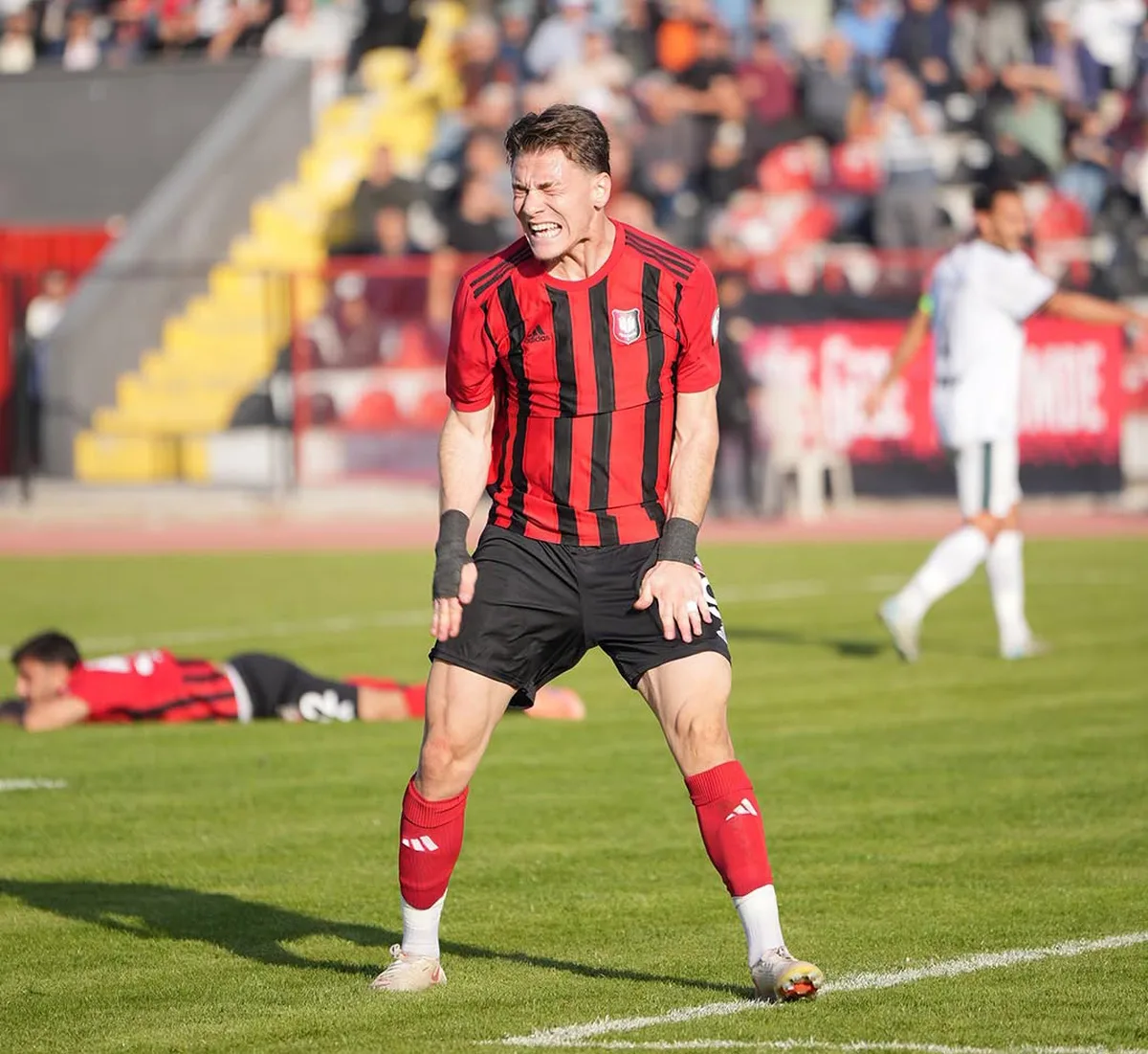 Uşakspor'da taraftar tepkisine rağmen Necip Emre Yılmaz görevde kaldı