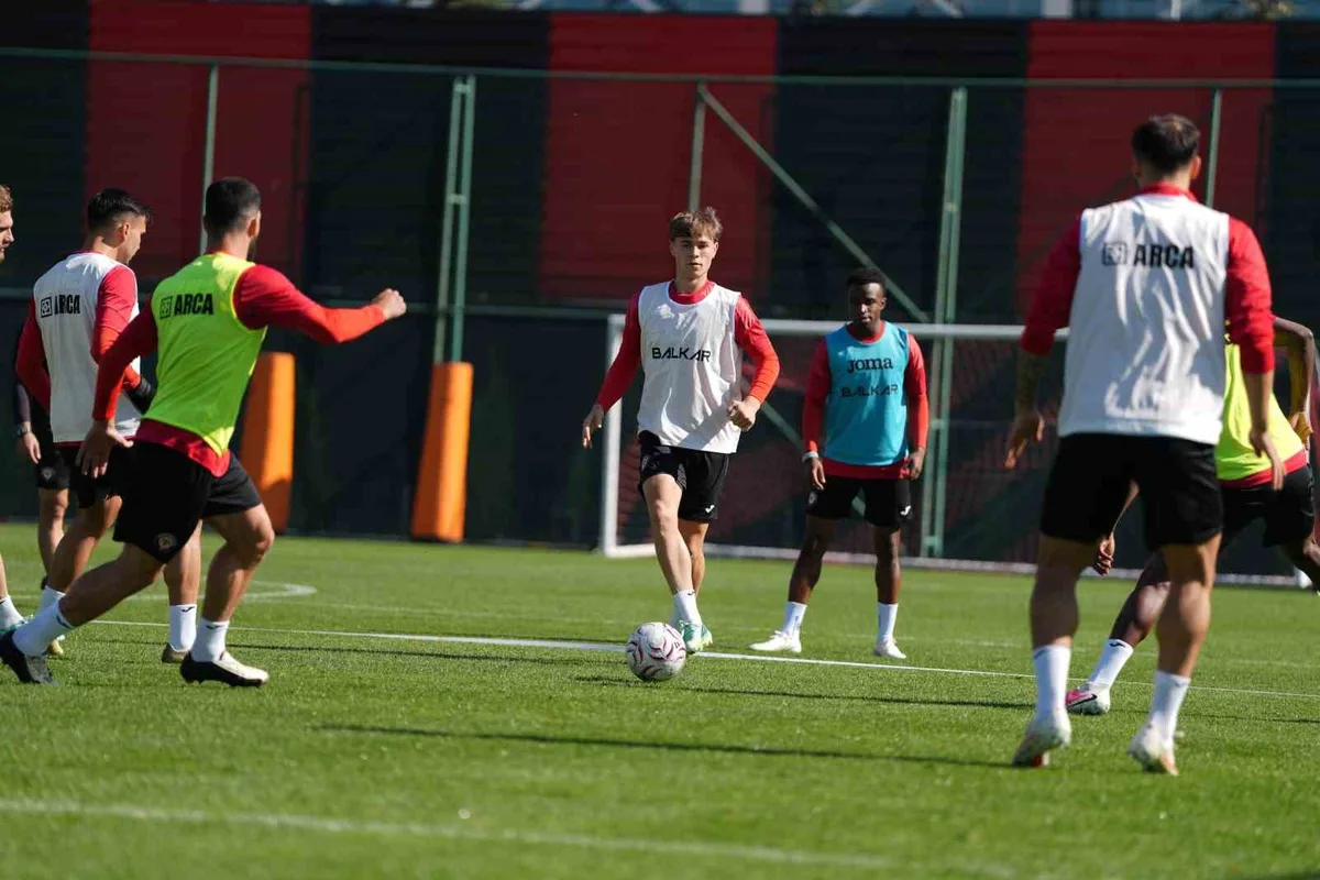 Çorum FK, Göztepe deplasmanı hazırlığını Burak Yılmaz yönetiminde sürdürdü
