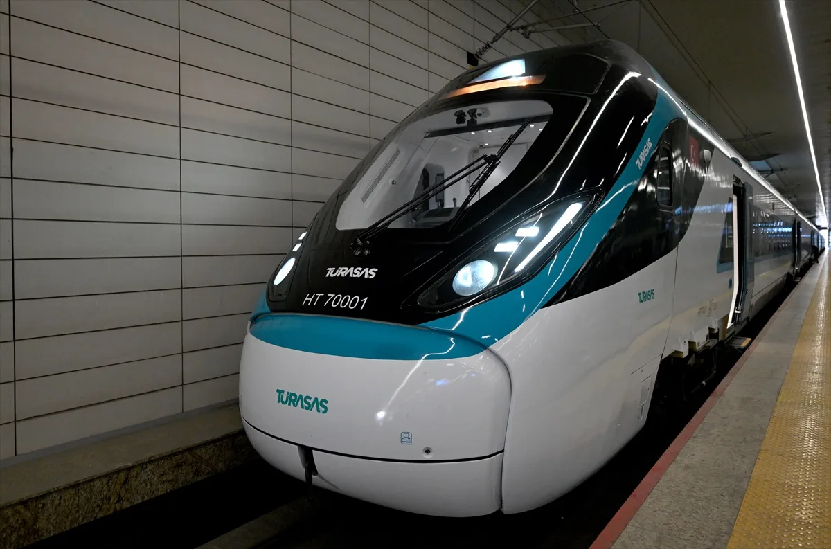 Milli hızlı tren Ankara-Kırıkkale'de yaklaşık 250 km hızla test edildi