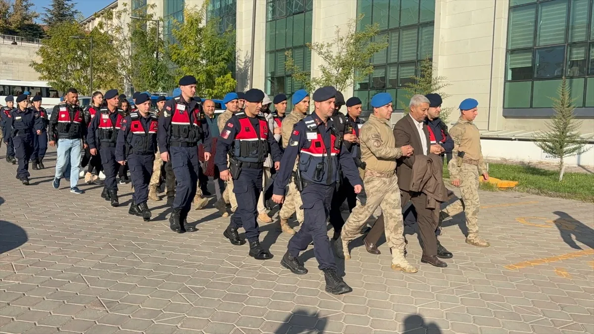 Kırıkkale Yahşihan'da yolsuzluk soruşturmasında Demirdirek dahil 5 kişi tutuklandı