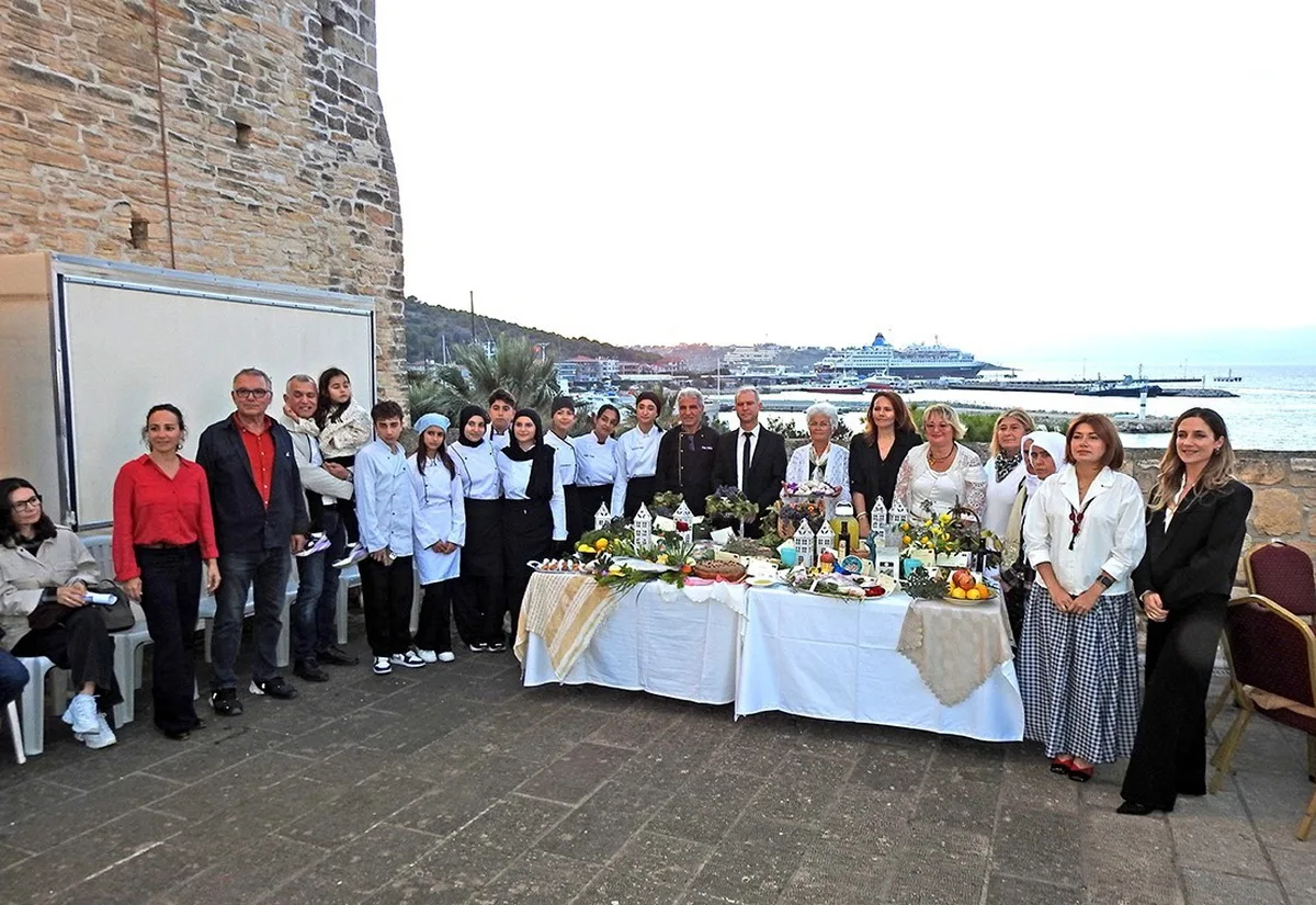 Çeşme MTAL öğretmeni ve öğrencileri tutmaç ile mutancanayı Kültür Sofrası'nda tanıttı
