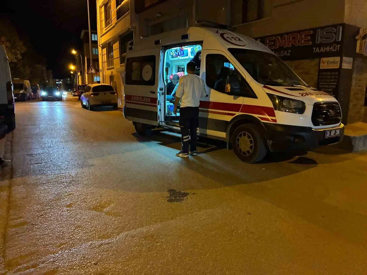 Eskişehir Odunpazarı'nda otomobile yandan çarpan motosiklet sürücüsü yaralandı
