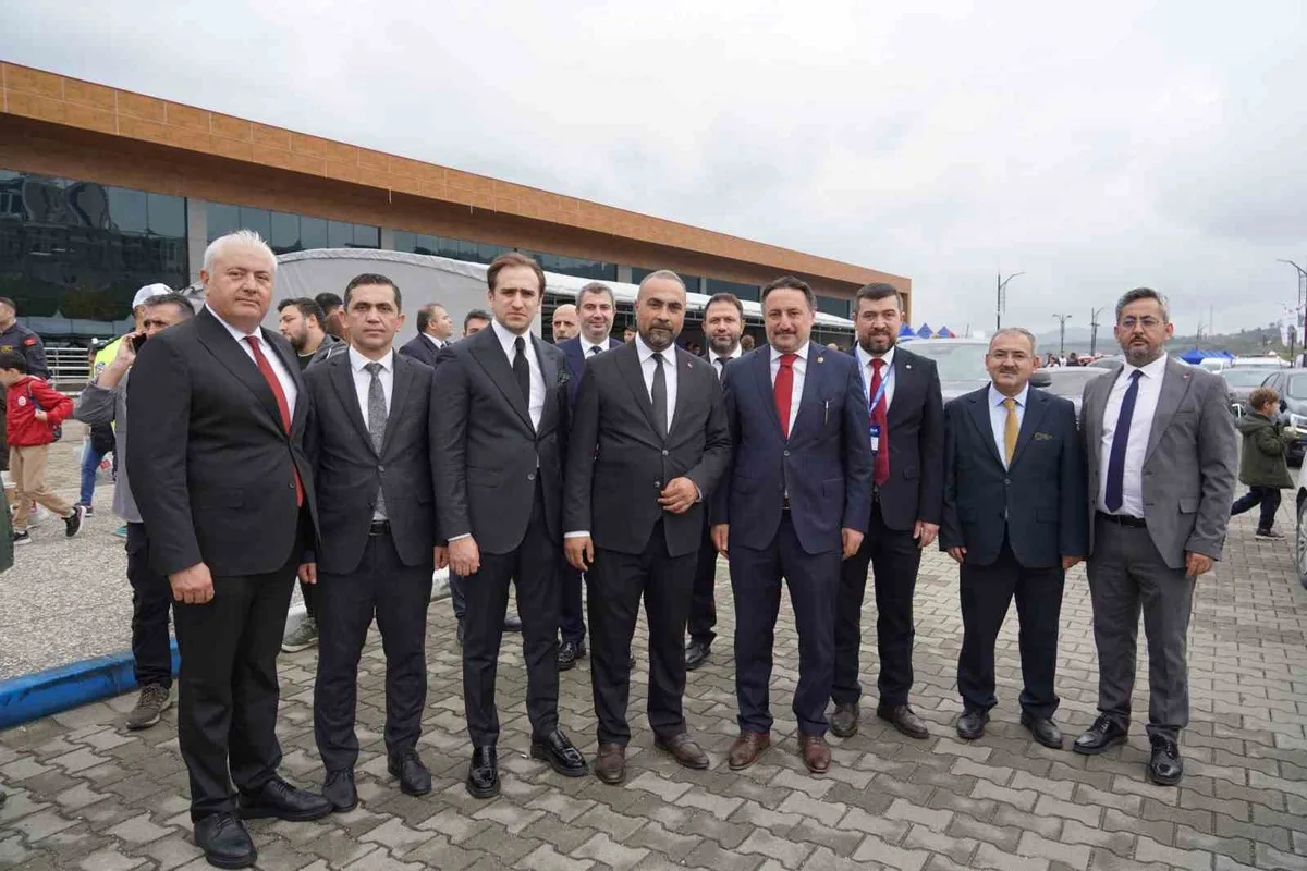 Milletvekili Karayel, BARÜ'de Bilimfest atölyelerini ve kütüphaneyi gezdi