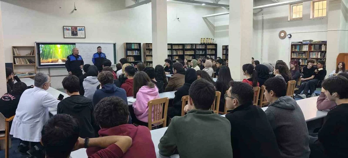 Afyonkarahisar'da polis, Afyon Lisesi öğrencilerine güvenlik eğitimi verdi