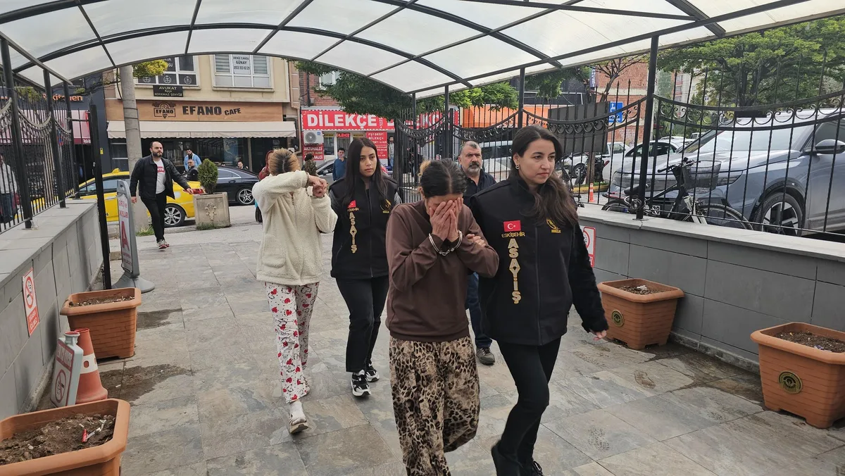 Eskişehir'de 2 evden 168 bin lira ve ziynet eşyası çalan 2 kadın şüpheli tutuklandı