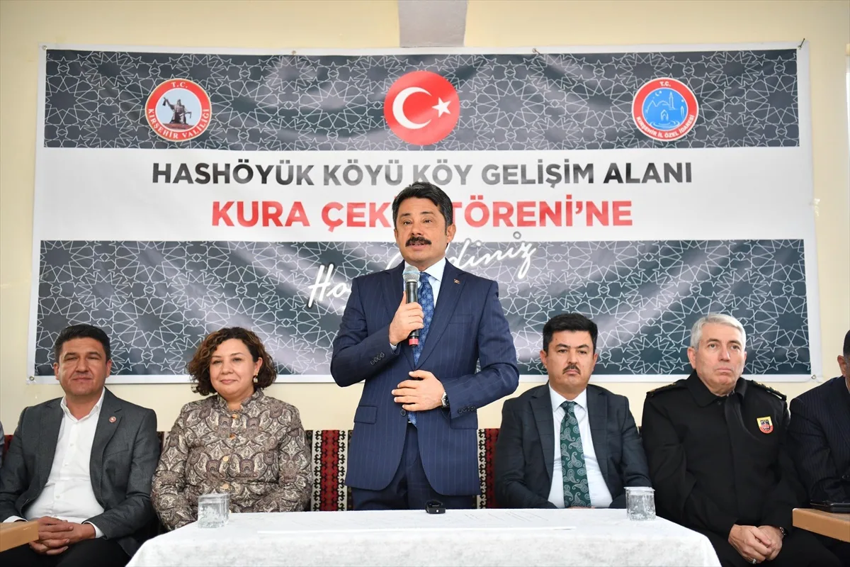 Kırşehir Hashöyük'te yeni yerleşim kurasında 46 tapu hak sahiplerine teslim edildi
