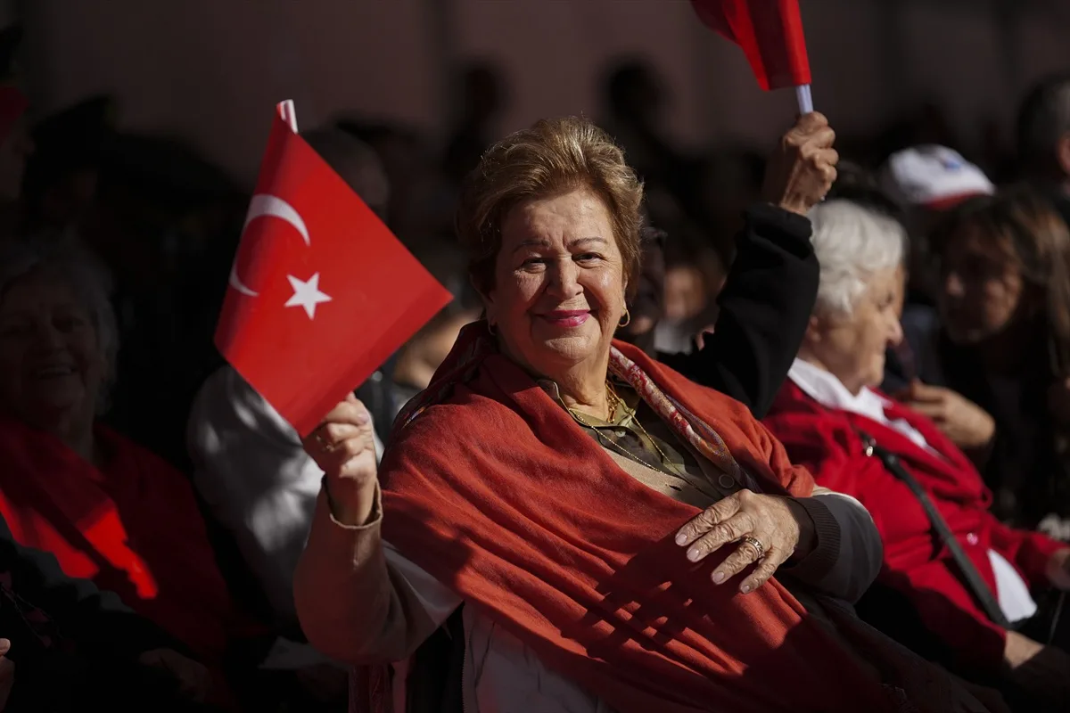 İzmir ve çevre illerde Cumhuriyet'in 103. yıl dönümü kutlandı