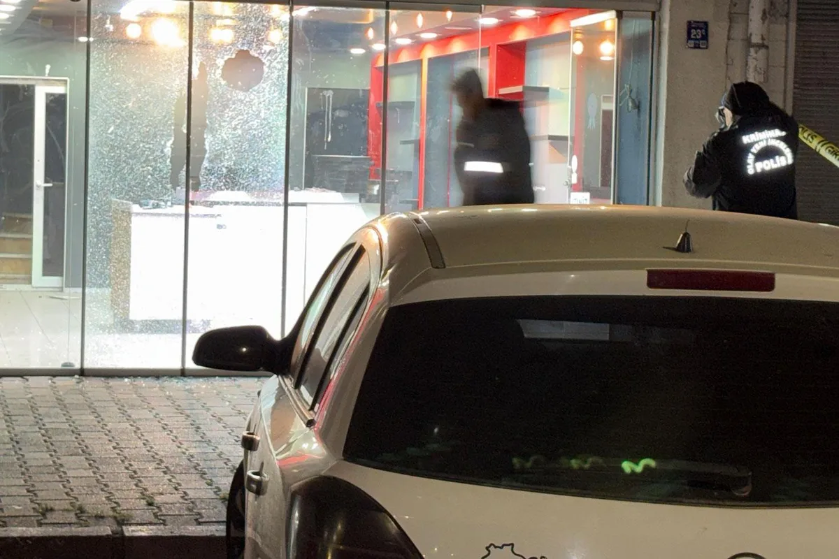 Kayseri Kocasinan'da dün kiralanan çiçekçi dükkanı 4 kişi tarafından kurşunlandı