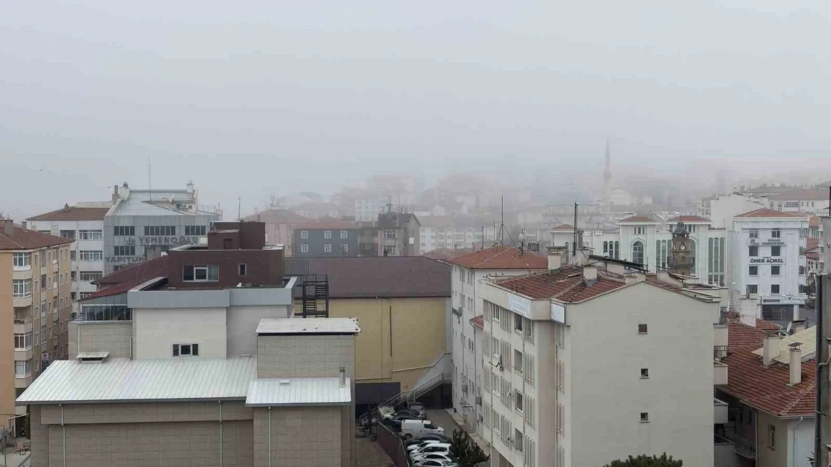Yozgat-Sivas kara yolu Muslubelen'de sis görüş mesafesini 30 metreye düşürdü