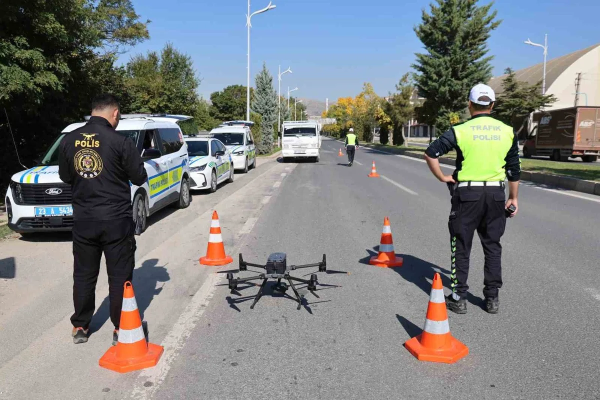 Elazığ'da dron destekli denetimde kural ihlali yapan sürücülere ceza uygulandı