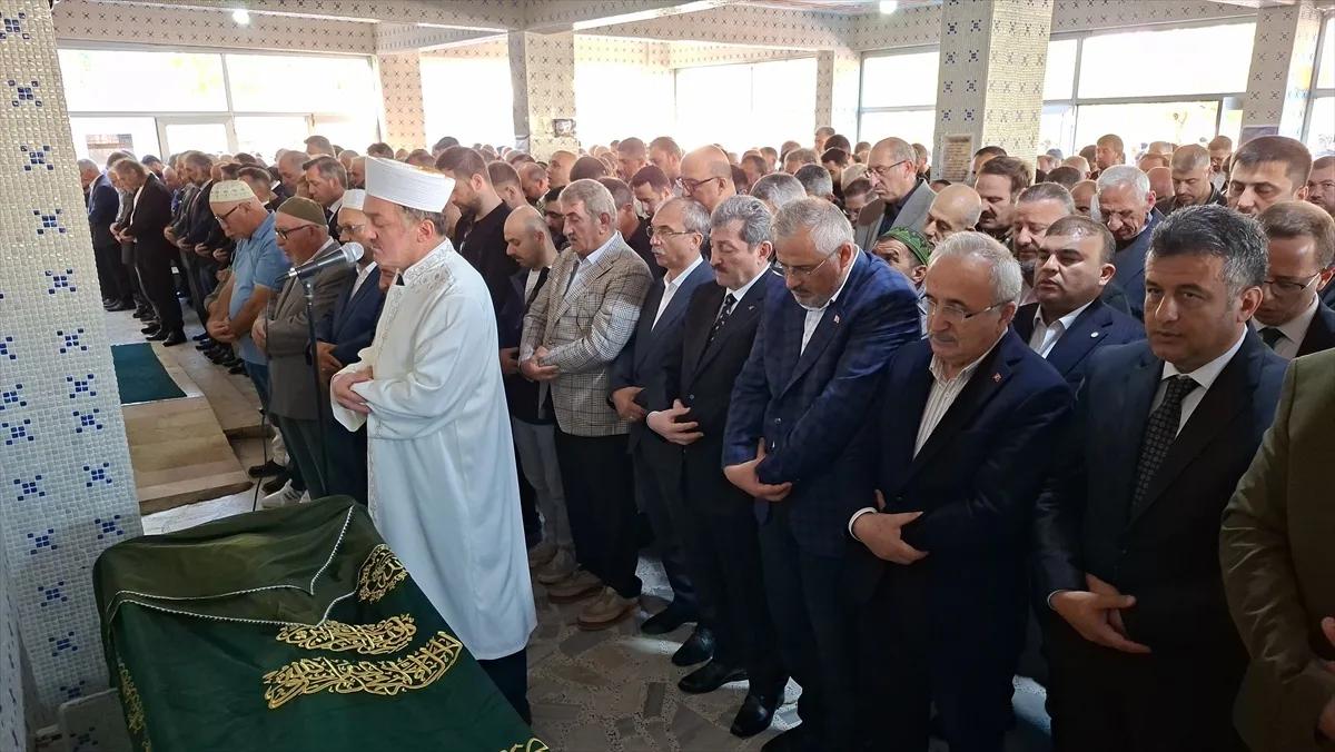 Bafra Belediye Başkanı Kılıç'ın annesi protokolün katıldığı cenazede toprağa verildi