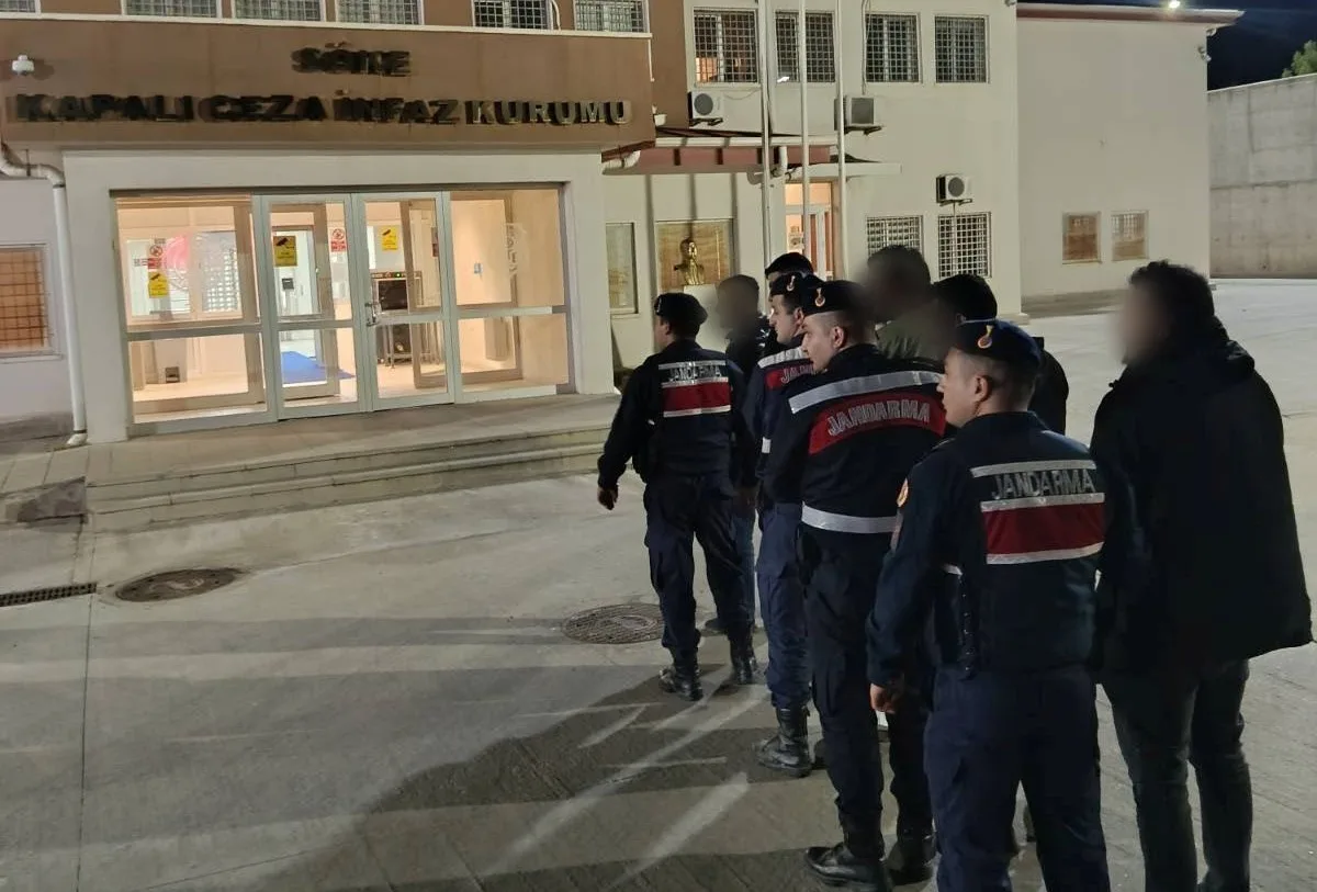 Aydın Kuşadası'nda 20 düzensiz göçmen yakalandı, 5 organizatör tutuklandı