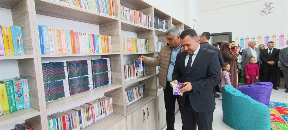 Gaziantep İslahiye'de Cevdetpaşa İlkokulu'ndaki 5 bin kitaplı kütüphane açıldı