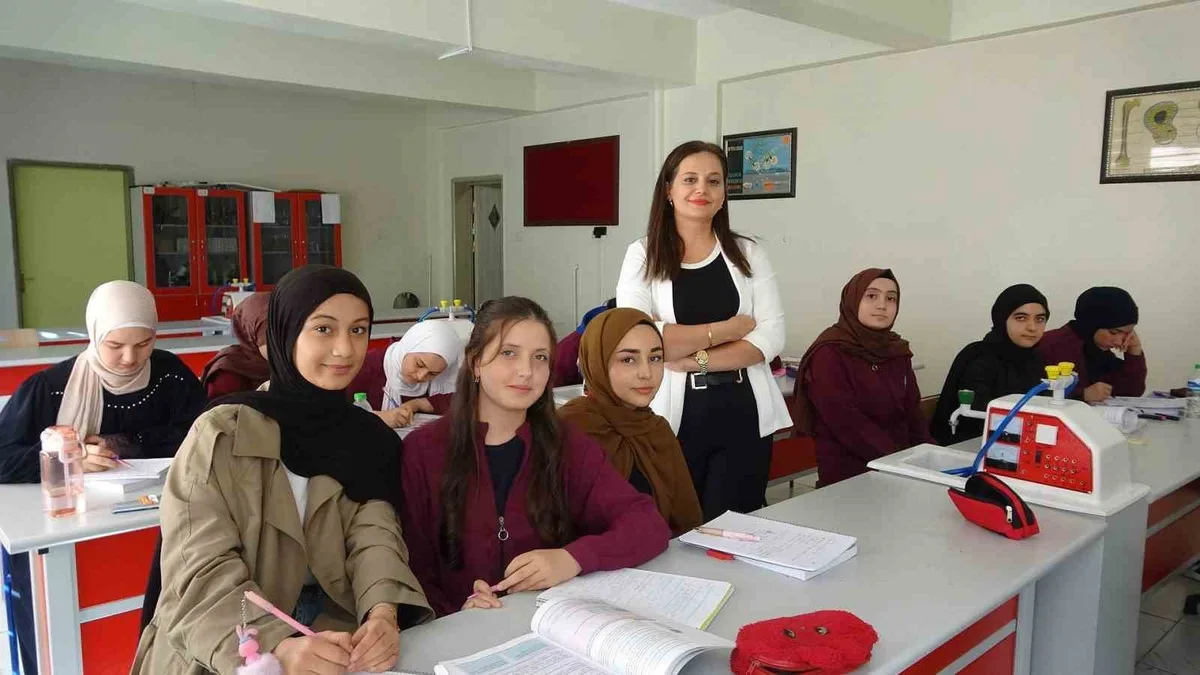 Kilis'te kimya öğretmeni, yapay zeka videolarıyla dersi anlaşılır kıldı